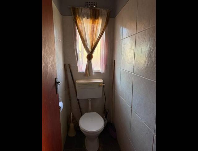 6 BEDROOM HOUSE FOR SALE IN TEMBISA CENTRAL